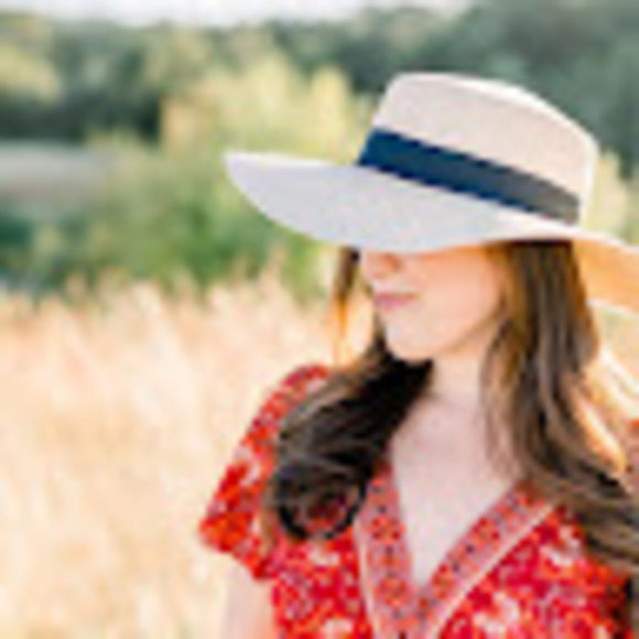 Meet your Posher, Alexis - Picture 1 of 1